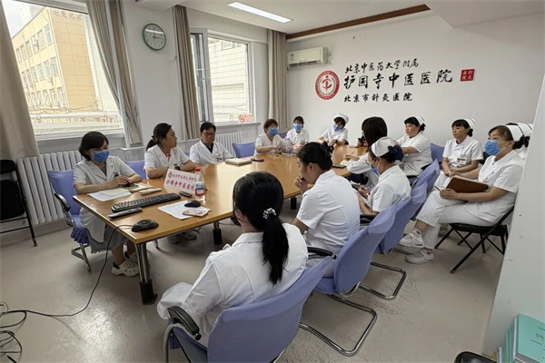 【护中动态】聚焦临床难点，发挥中医优势——我院肿瘤科举行中西医结合防治肿瘤靶向治疗相关不良反应疑难病例分享会