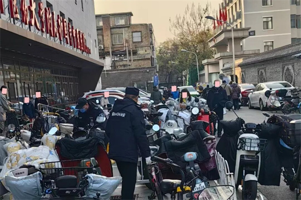 【护中·动态】未诉先办丨主动治理破堵点，车位调整畅出行！